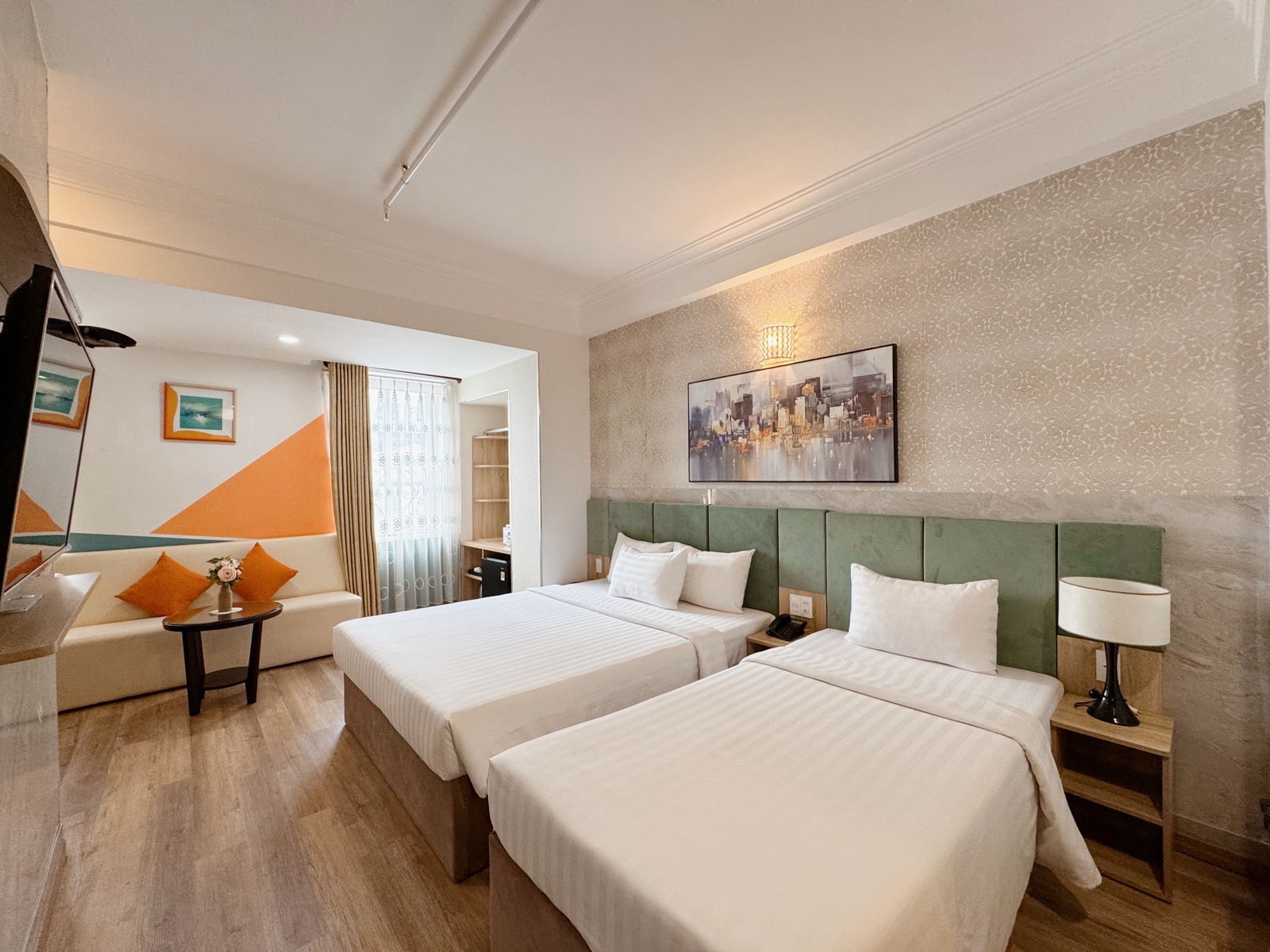 Suite Triple with window at Sunrise Central Hotel