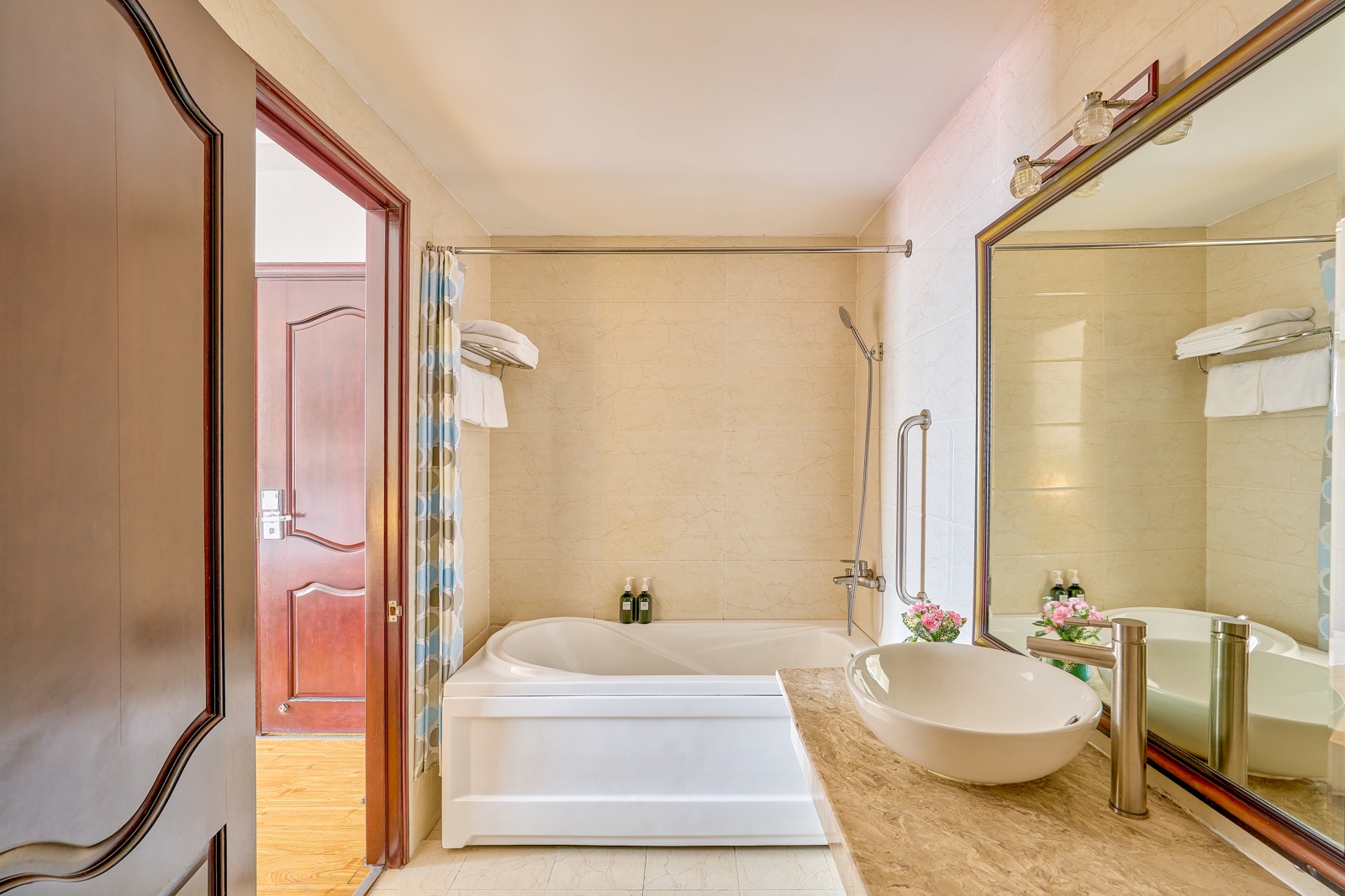 Suite Double with window 5