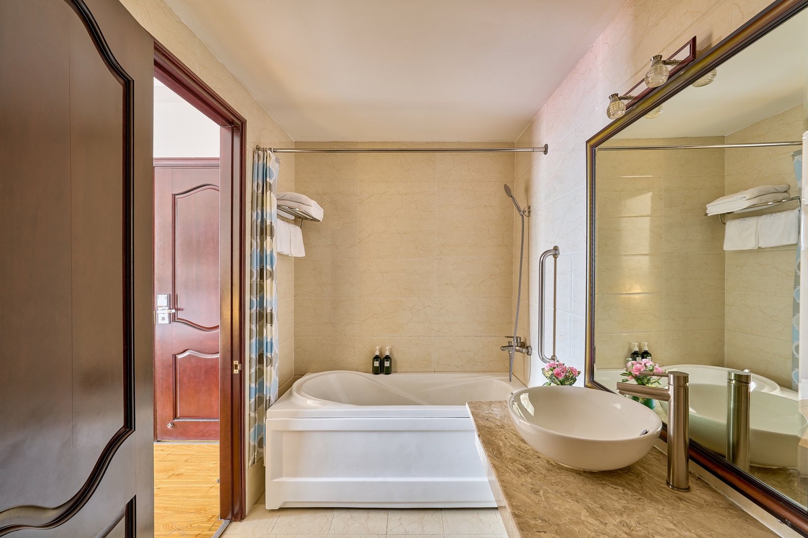 Suite Double with window 8