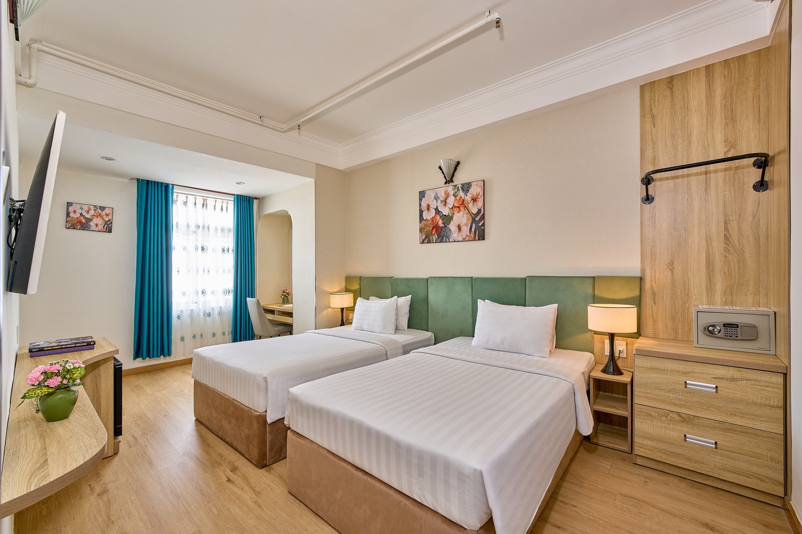 Suite Twin with window 1