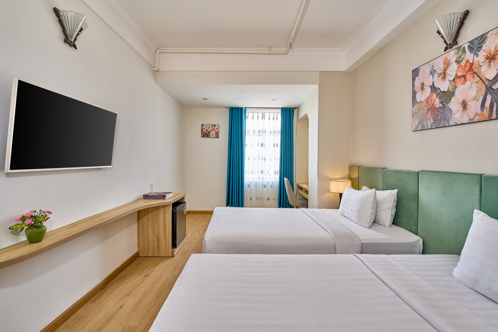 Suite Twin with window 2