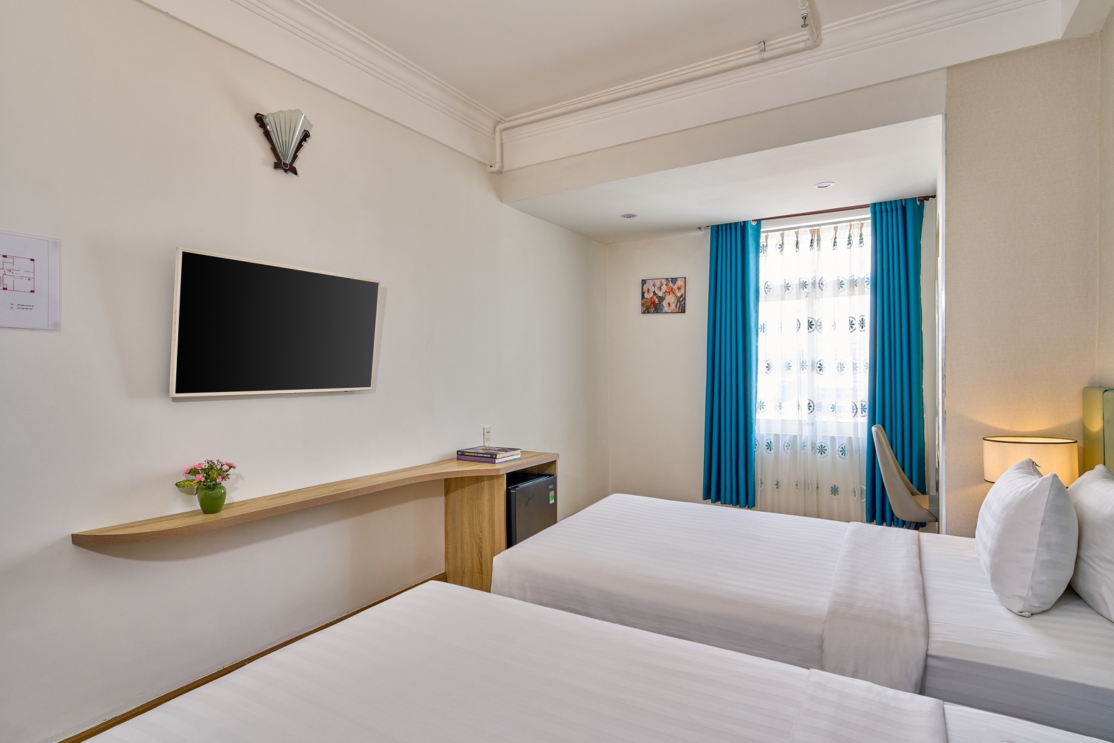 Suite Twin with window 3