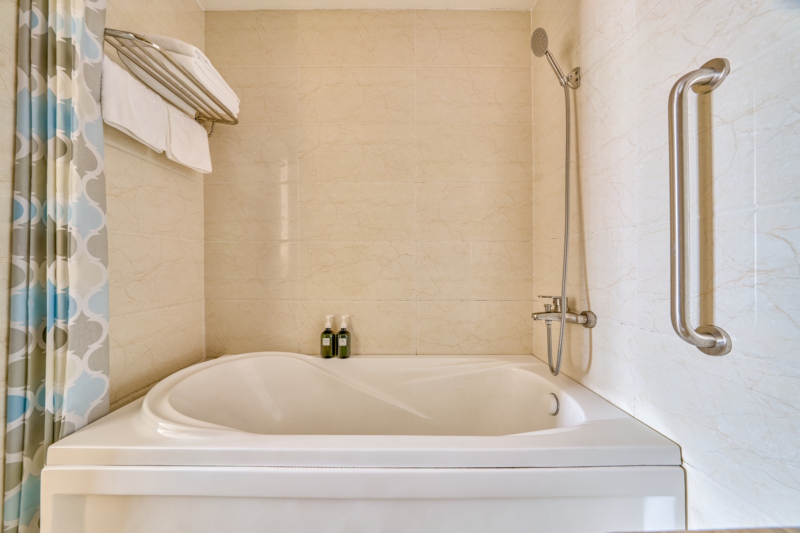 Suite Twin with window 7