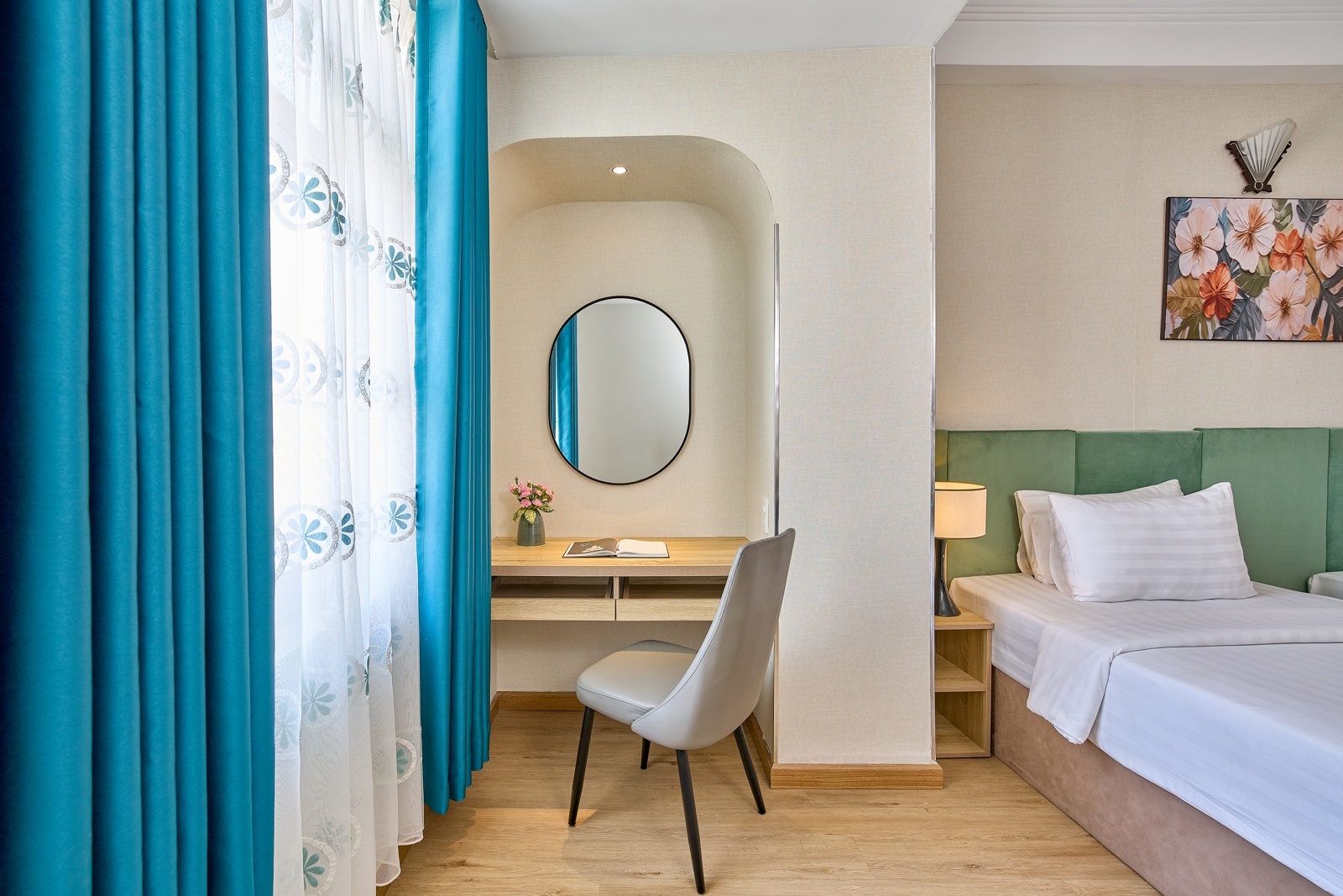 Suite Twin with window 9