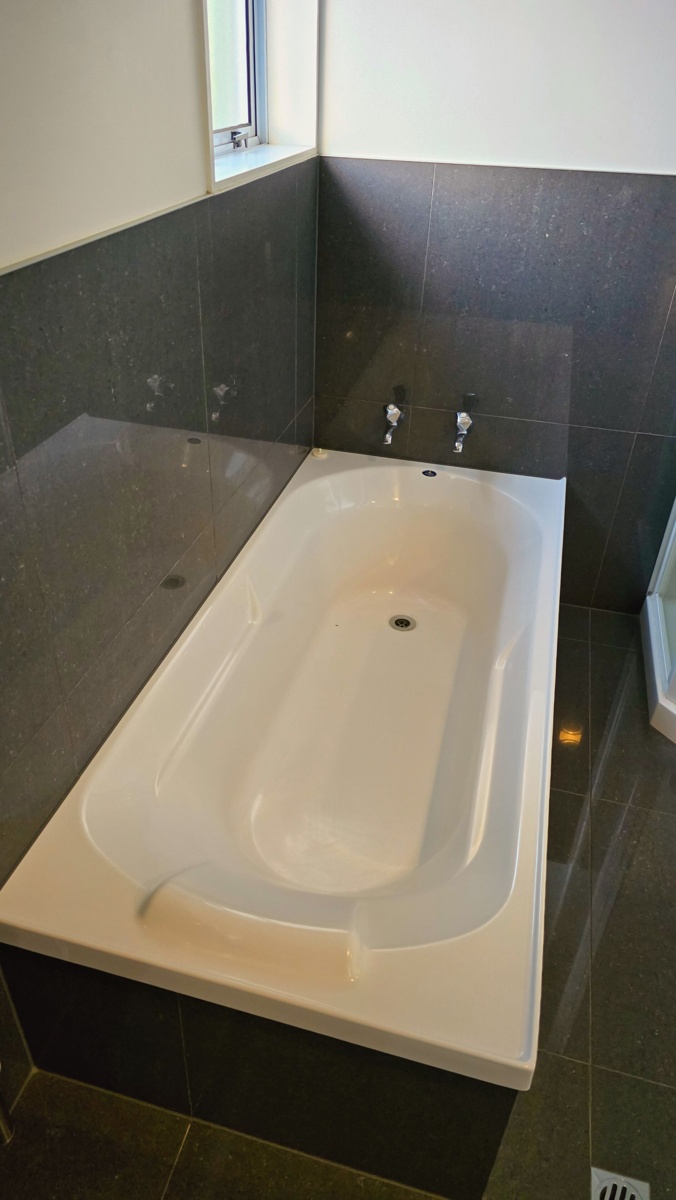 2 BEDROOM APT
