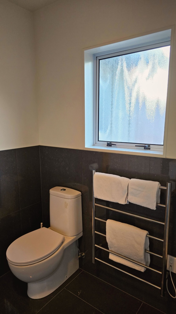 2 BEDROOM APT