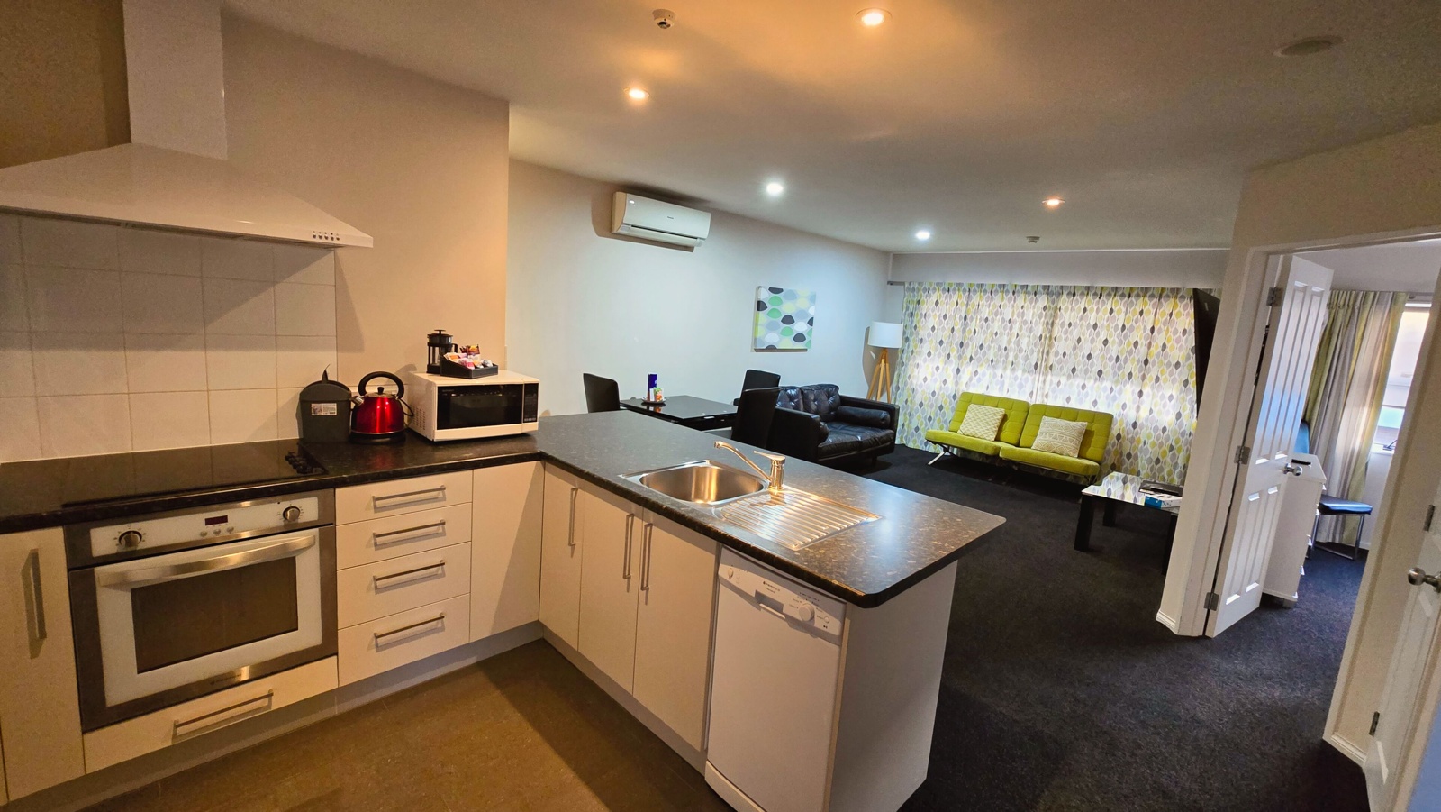 2 BEDROOM APT