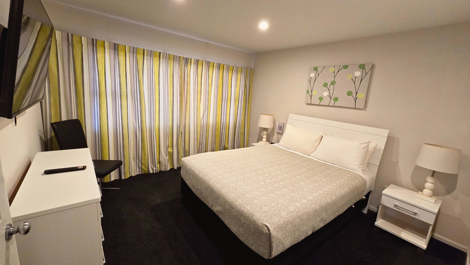 2 BEDROOM APT