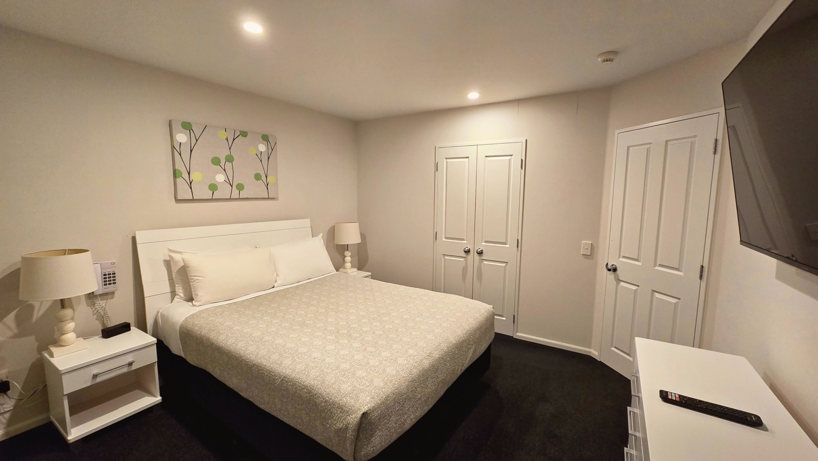 2 BEDROOM APT