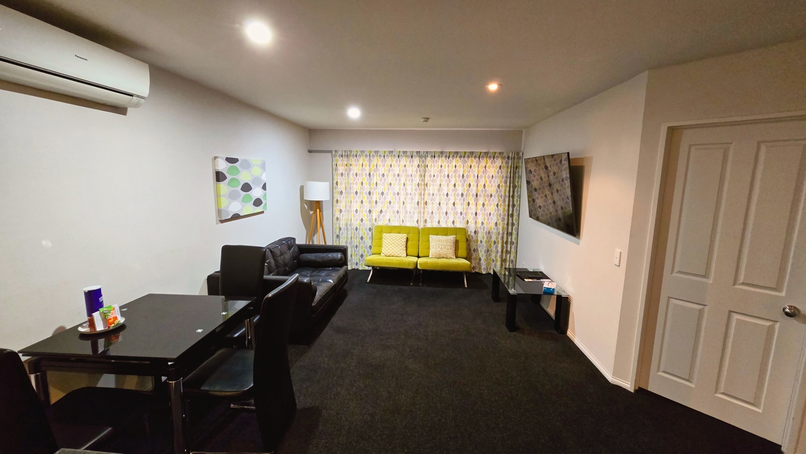 2 BEDROOM APT