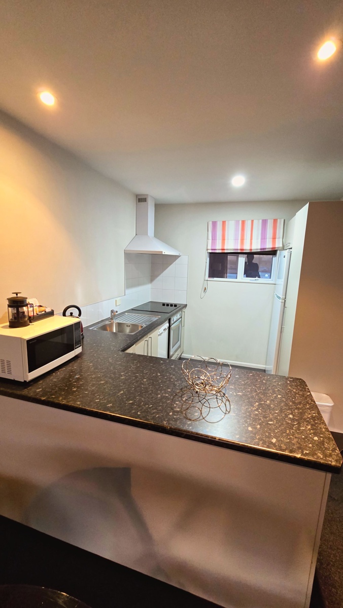 2 BEDROOM APT