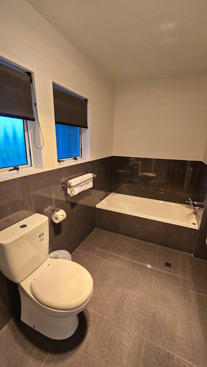 2 BEDROOM APT