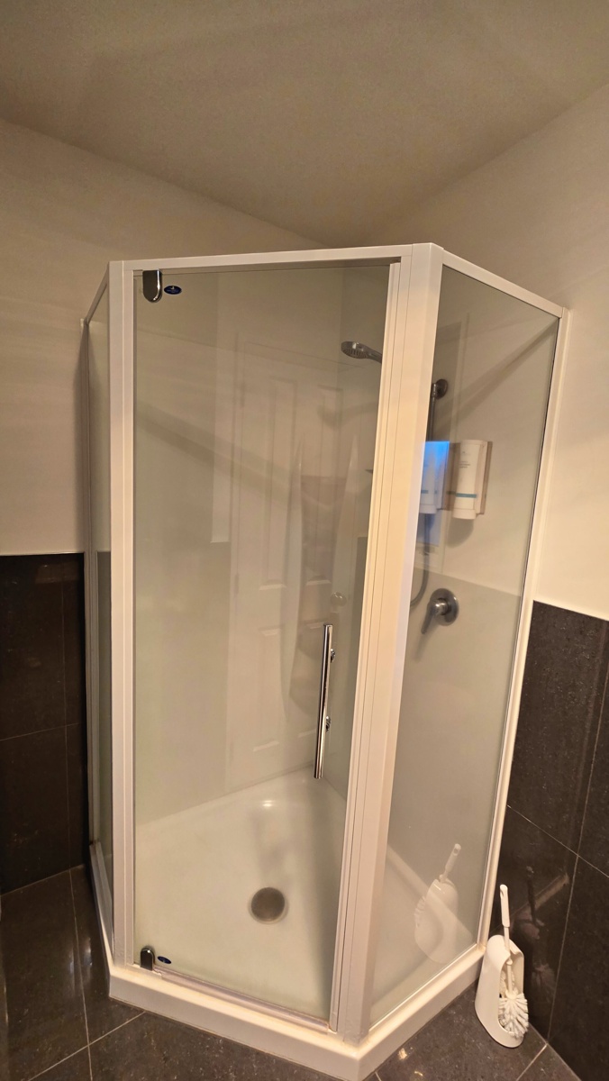 2 BEDROOM APT