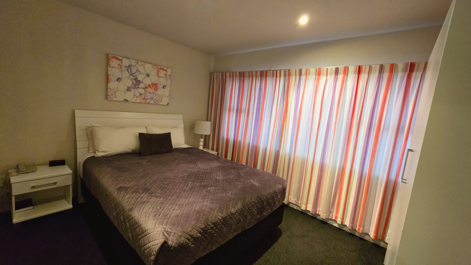 2 BEDROOM APT