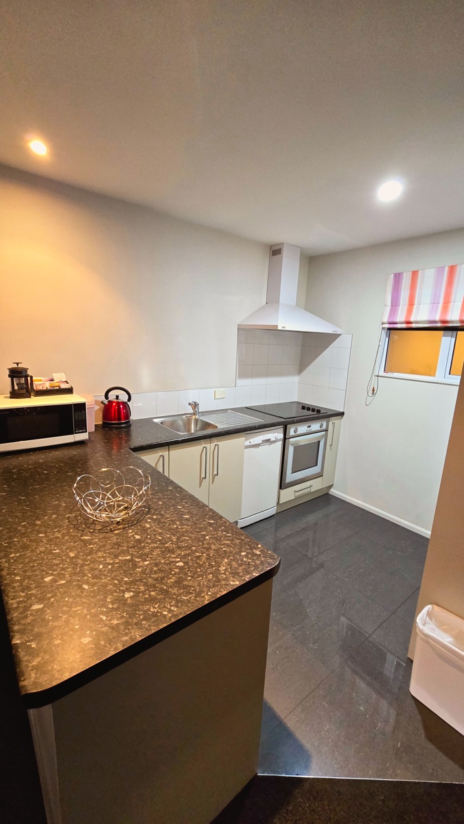 2 BEDROOM APT