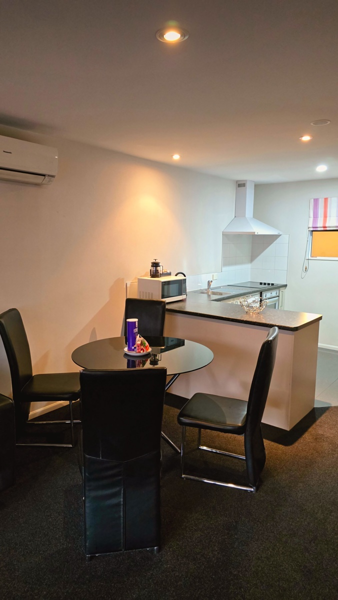 2 BEDROOM APT