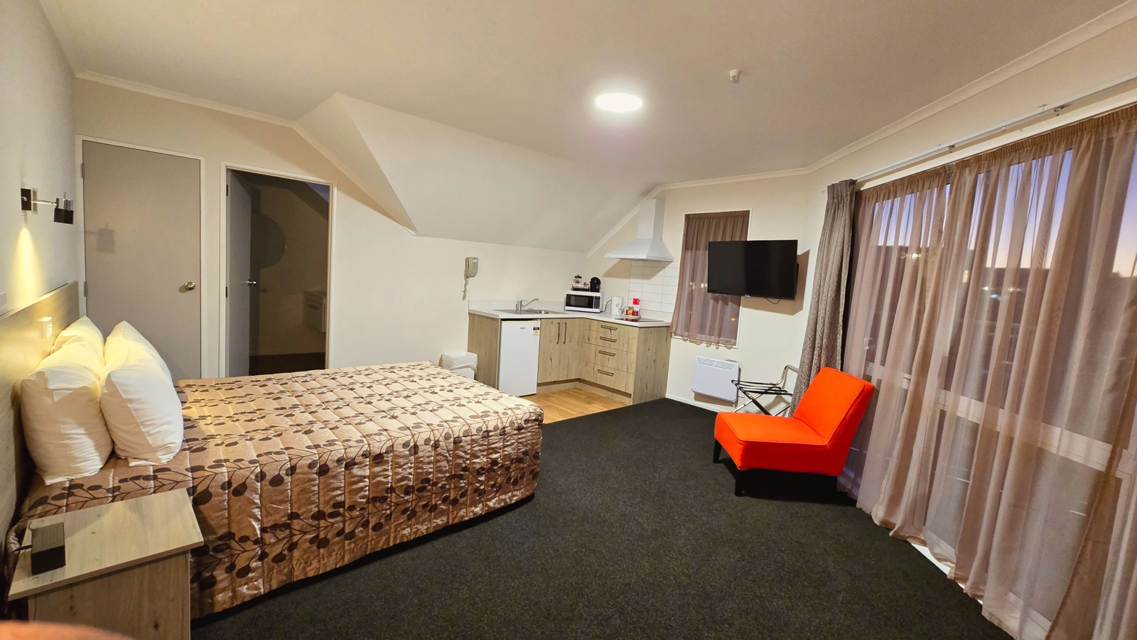 EXECUTIVE SUITE