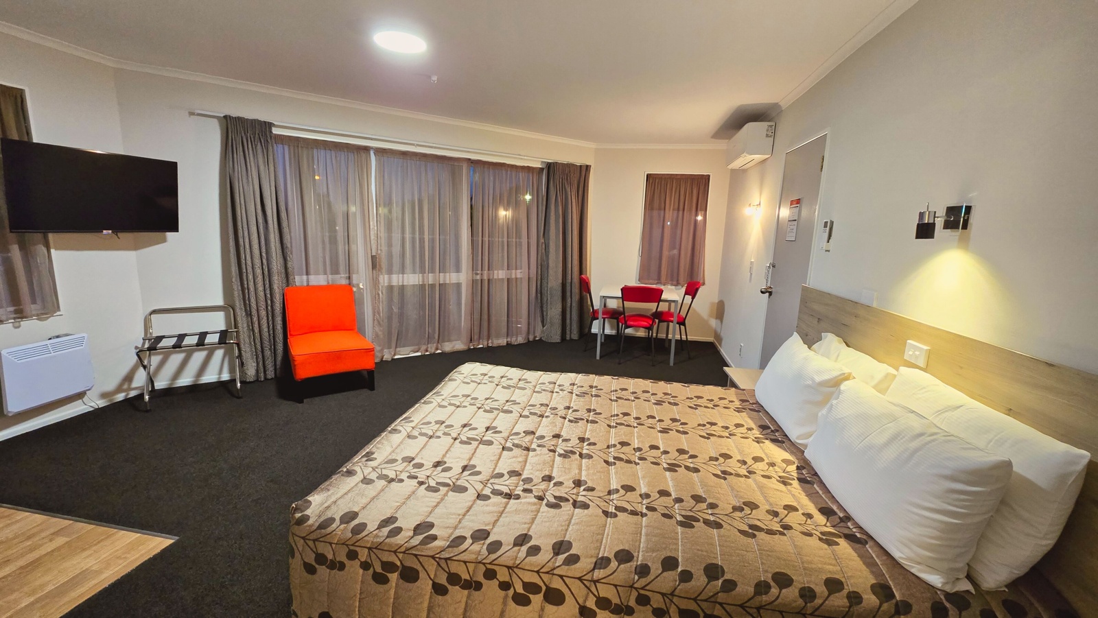 EXECUTIVE SUITE